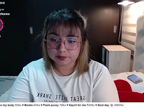 Snapshot of YiniBelle chatting on 03/12/26, 03:45 YiniBelle online show from 03/12/26, 03:45