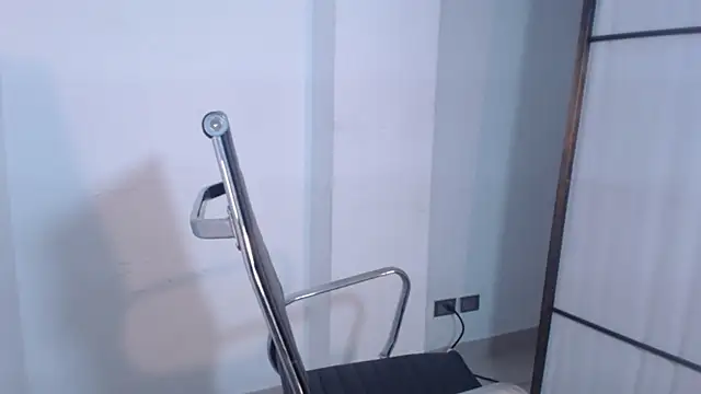 Snapshot of CataGreen1 chatting on 11/11/25, 09:04 CataGreen1 online show from 11/11/25, 09:04