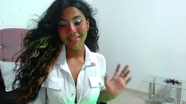 Bia LuxBia Lux online show from 11/20/25, 08:08