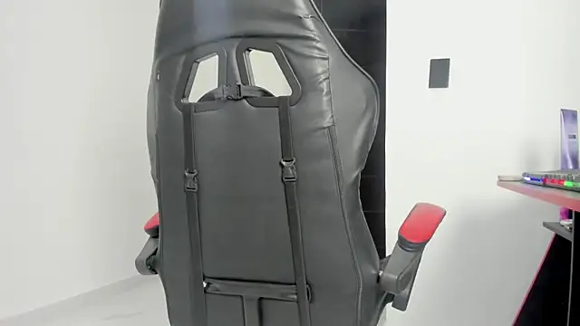 goddess of bitches online show from 04/27/26, 05:05