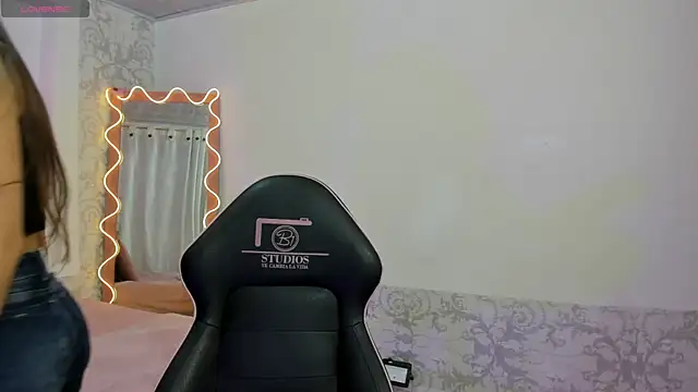 ISABELA TAY online show from 12/22/25, 11:40