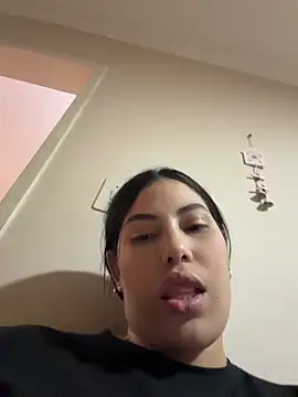 Snapshot of Anna_Bitch_Disgusting chatting on 05/17/26, 07:17 Anna Bitch Disgusting online show from 05/17/26, 07:17