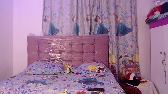 AishaOwens online show from 12/16/25, 08:03