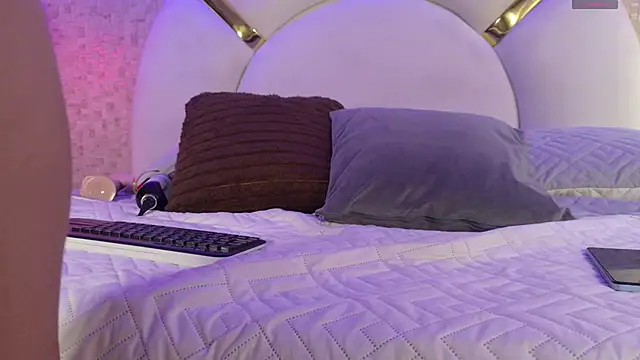 Snapshot of Caroline_palmerr chatting on 11/16/25, 03:12 Caroline palmerr online show from 11/16/25, 03:12