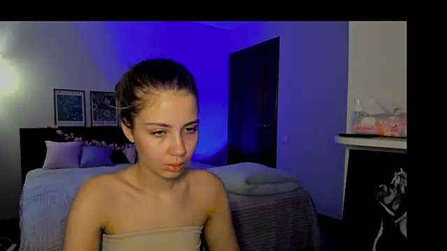 Snapshot of Aurora_Glow21 chatting on 06/10/26, 04:23 Aurora Glow21 online show from 06/10/26, 04:23