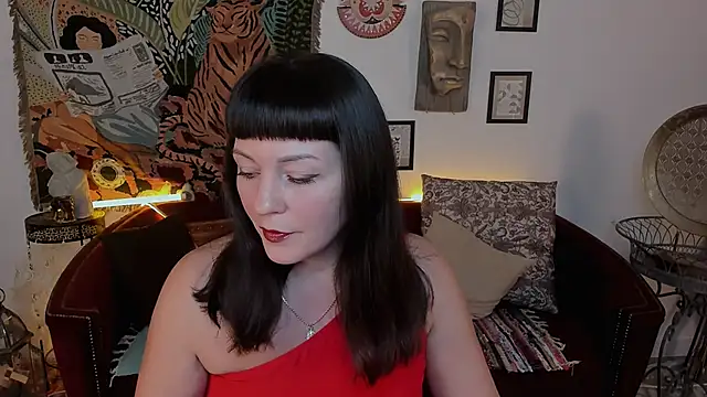 Snapshot of RosaliReed chatting on 11/18/25, 11:25 RosaliReed online show from 11/18/25, 11:25