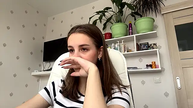 Snapshot of SweetieKatie chatting on 11/19/25, 09:31 SweetieKatie online show from 11/19/25, 09:31