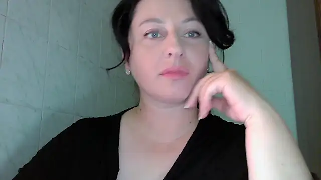 Snapshot of MelinaAx chatting on 07/12/26, 07:49 MelinaAx online show from 07/12/26, 07:49