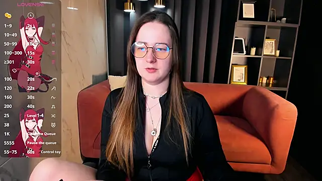 EmmaBloomm online show from 04/10/26, 10:14