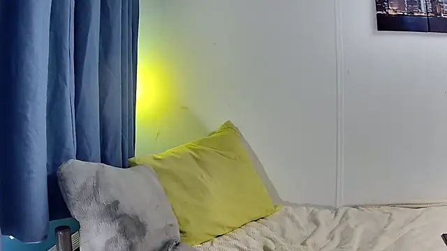 Leila cam18 online show from 11/17/25, 03:45