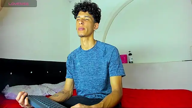 kaiborman00 online show from 03/02/26, 04:03