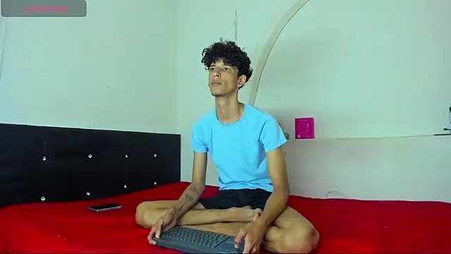 kaiborman00 online show from 04/21/26, 03:02