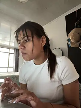 anna evans9 online show from 11/15/25, 06:15