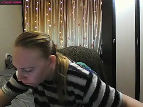 JenniDeep online show from 04/22/26, 03:35