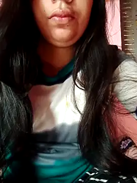 Snapshot of isha_sharma2002 chatting on 11/15/25, 03:48 isha sharma2002 online show from 11/15/25, 03:48