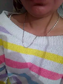 Snapshot of isha_sharma2002 chatting on 11/21/25, 01:43 isha sharma2002 online show from 11/21/25, 01:43