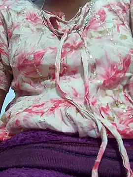 Snapshot of isha_sharma2002 chatting on 11/26/25, 03:18 isha sharma2002 online show from 11/26/25, 03:18