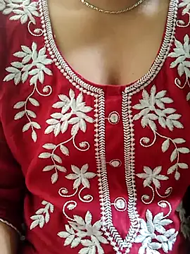 Snapshot of isha_sharma2002 chatting on 11/28/25, 06:27 isha sharma2002 online show from 11/28/25, 06:27