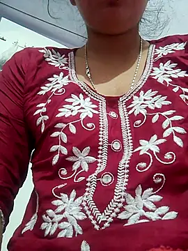 Snapshot of isha_sharma2002 chatting on 11/29/25, 01:19 isha sharma2002 online show from 11/29/25, 01:19