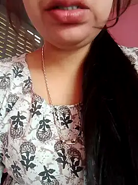 Snapshot of isha_sharma2002 chatting on 12/03/25, 06:32 isha sharma2002 online show from 12/03/25, 06:32