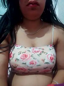 Snapshot of isha_sharma2002 chatting on 12/16/25, 12:37 isha sharma2002 online show from 12/16/25, 12:37