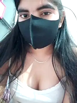 Snapshot of isha_sharma2002 chatting on 12/22/25, 12:46 isha sharma2002 online show from 12/22/25, 12:46