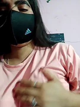 Snapshot of isha_sharma2002 chatting on 05/16/26, 04:06 isha sharma2002 online show from 05/16/26, 04:06