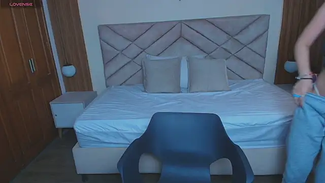 Laracooper  online show from 02/20/26, 07:14