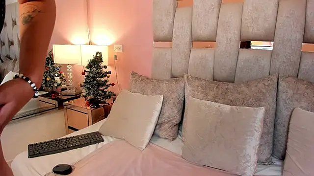 avrilwaynee online show from 11/29/25, 12:41