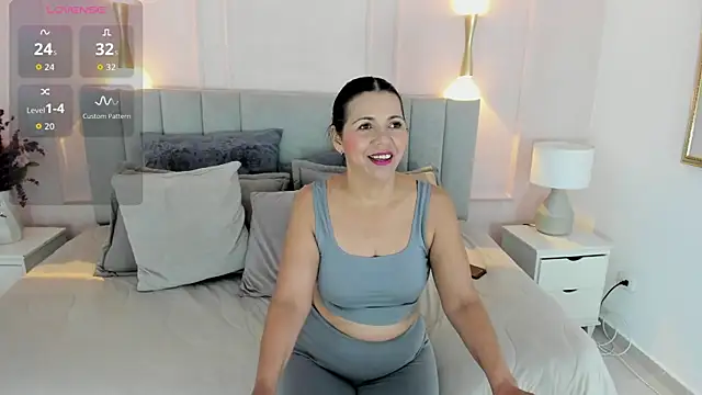 Snapshot of Dulce_emi chatting on 04/27/26, 12:25 Dulce emi online show from 04/27/26, 12:25
