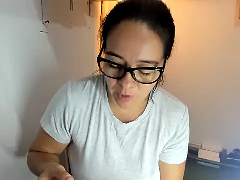 Snapshot of caroline_47 chatting on 12/05/25, 02:58 caroline 47 online show from 12/05/25, 02:58