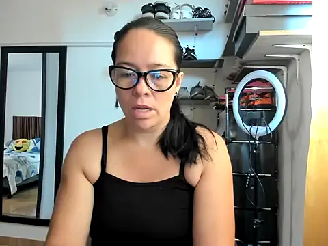 Snapshot of caroline_47 chatting on 02/11/26, 01:05 caroline 47 online show from 02/11/26, 01:05