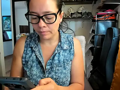 Snapshot of caroline_47 chatting on 02/15/26, 03:31 caroline 47 online show from 02/15/26, 03:31