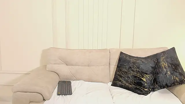 Naomi Lynn online show from 12/04/25, 07:55