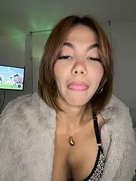 Snapshot of dolceragazza_15 chatting on 11/14/25, 10:51 dolceragazza 15 online show from 11/14/25, 10:51