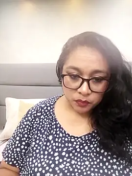 ViickyLee online show from 11/16/25, 02:50