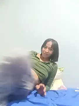 Snapshot of alexandra100gg chatting on 11/13/25, 02:43 alexandra100gg online show from 11/13/25, 02:43