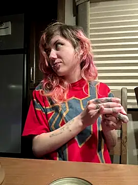 needlefaceUwU online show from 11/22/25, 08:35