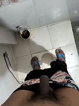 Snapshot of Ritik143jhil chatting on 11/17/25, 12:11 Ritik143jhil online show from 11/17/25, 12:11