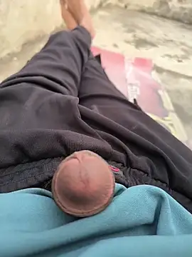 Snapshot of Ritik143jhil chatting on 11/27/25, 09:44 Ritik143jhil online show from 11/27/25, 09:44