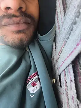 Snapshot of Ritik143jhil chatting on 12/19/25, 11:06 Ritik143jhil online show from 12/19/25, 11:06