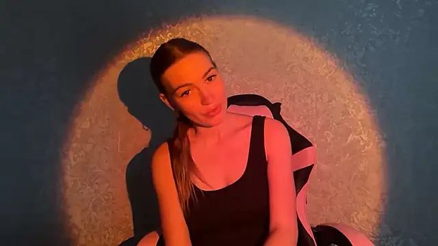 lisababy a online show from 11/17/25, 01:17