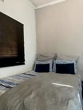 Snapshot of Boytoy_BigD chatting on 11/23/25, 02:06 Boytoy BigD online show from 11/23/25, 02:06