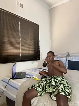 Snapshot of Boytoy_BigD chatting on 11/24/25, 08:14 Boytoy BigD online show from 11/24/25, 08:14