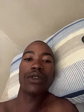 Snapshot of Boytoy_BigD chatting on 12/15/25, 08:51 Boytoy BigD online show from 12/15/25, 08:51