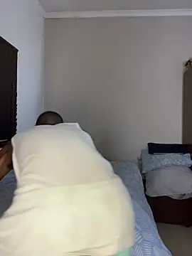 Snapshot of Boytoy_BigD chatting on 12/17/25, 03:40 Boytoy BigD online show from 12/17/25, 03:40