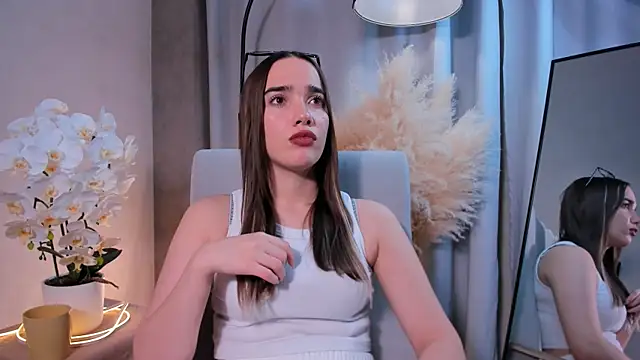 NoraBuffa online show from 11/20/25, 04:29