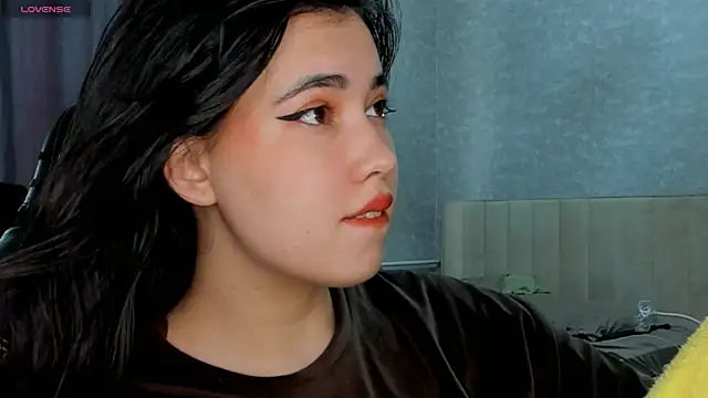 Snapshot of Diara_1an chatting on 05/21/26, 04:19 Diara 1an online show from 05/21/26, 04:19