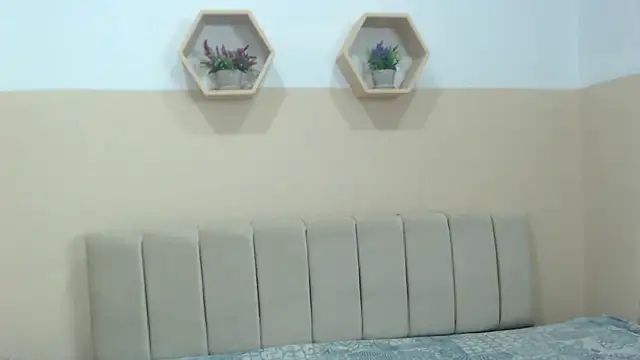 Charlothe 7 online show from 04/17/26, 03:48