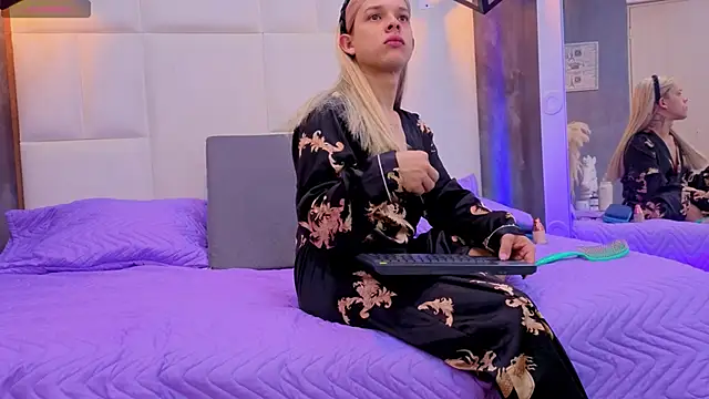 Valentino moretti online show from 04/16/26, 01:34